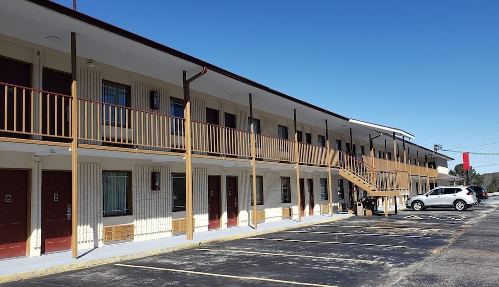 Red Roof Inn Cullman featured exterior or lobby in Cullman, AL — similar hotel