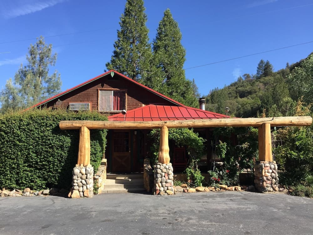 Pine Rose Inn — hotel in Oakhurst, California