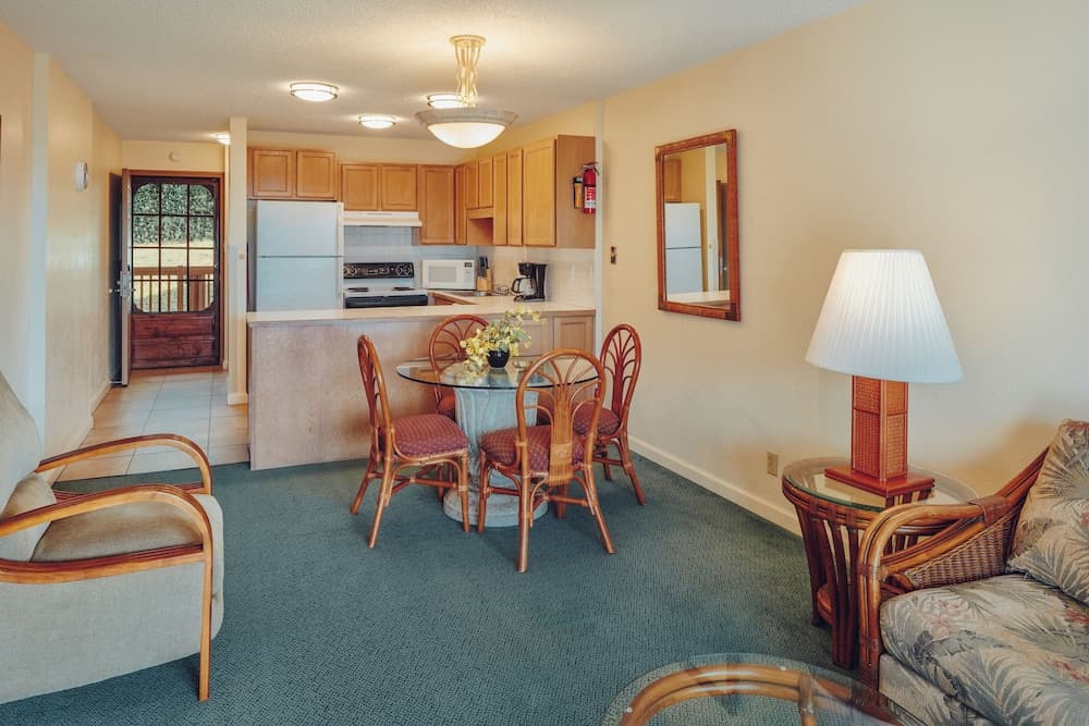 Banyan Harbor Resort interior in Lihue, HI — gallery photo 2