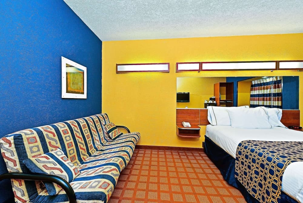 Microtel Inn & Suites by Wyndham New Braunfels gallery photo in New Braunfels, TX — image 6