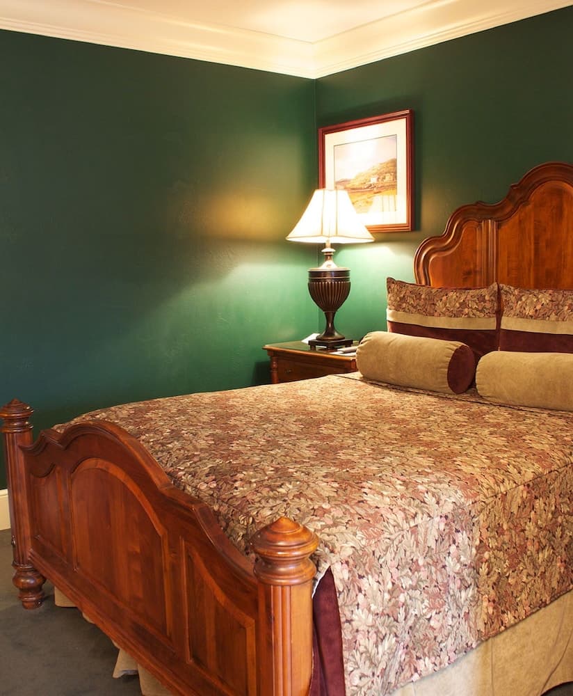 St. Brendan's Inn interior in Green Bay, WI — gallery photo 2