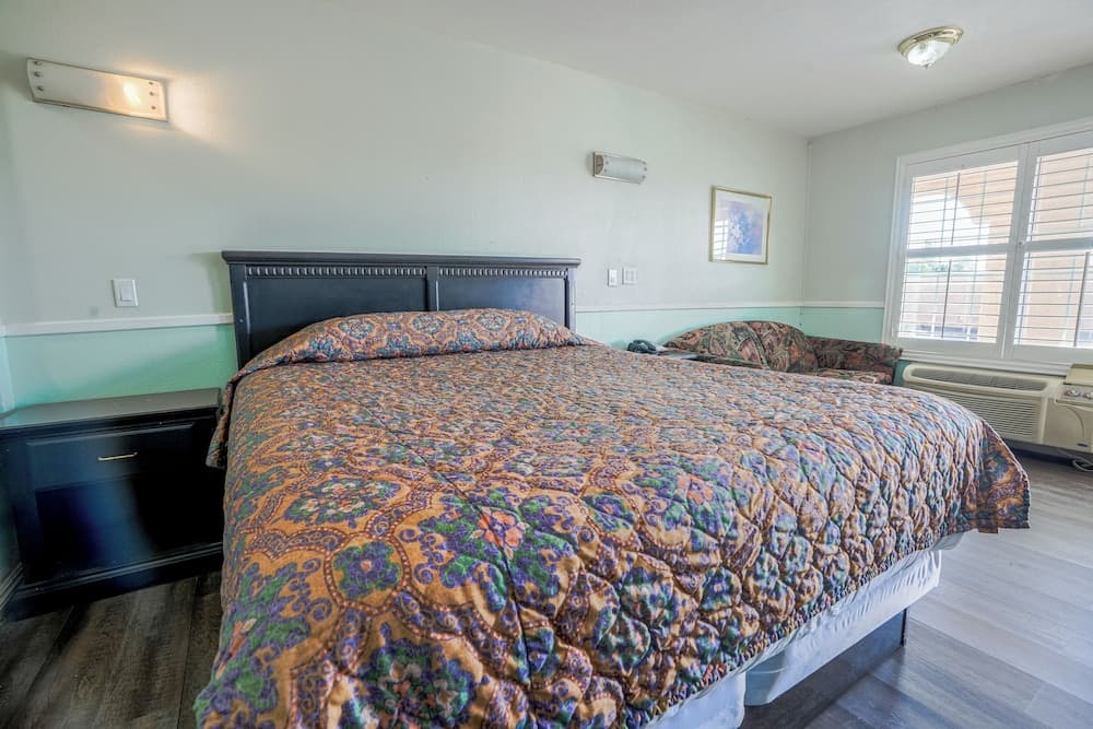 Day&Night Inn gallery photo in Hesperia, CA — image 17