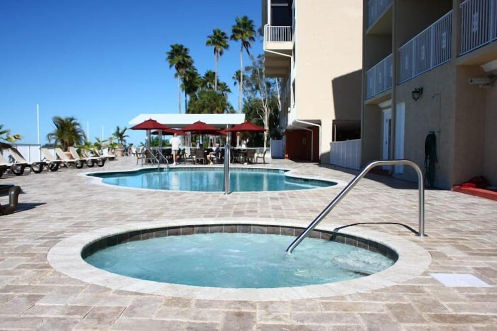 Beso Del Sol Resort interior in Dunedin, FL — gallery photo 2