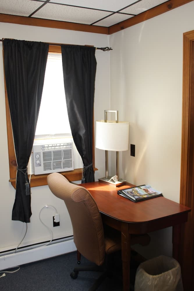 Hotel Rumford property views in Rumford — gallery photo 3