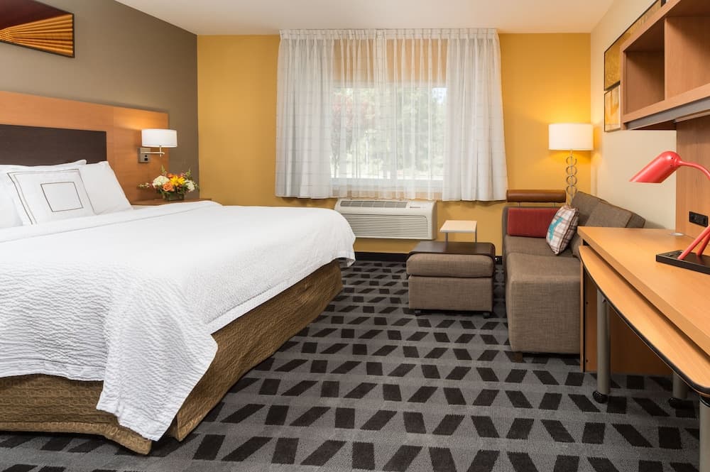 TownePlace Suites by Marriott Bend property views in Bend, OR — gallery photo 3