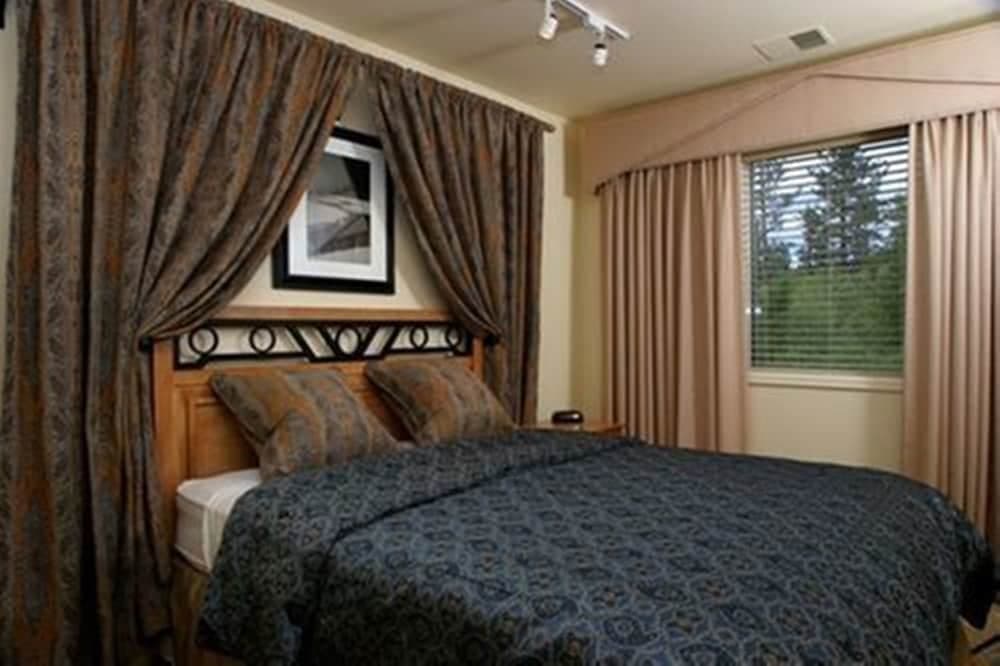 The Lodge at Kingsbury Crossing property views in Stateline, NV — gallery photo 3