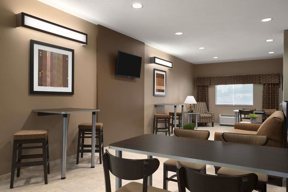 Sonesta Essential Fairmont interior in Fairmont, WV — gallery photo 2