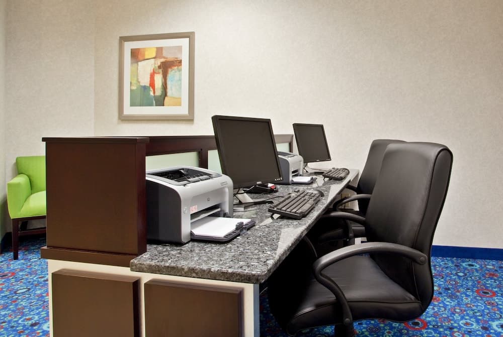 Holiday Inn Express & Suites Akron Regional Airport Area by IHG gallery photo in Akron, OH — image 33