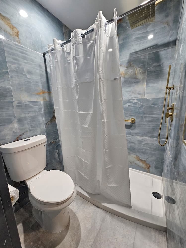 Travelodge by Wyndham Fullerton Near Anaheim gallery photo in Fullerton, CA — image 32