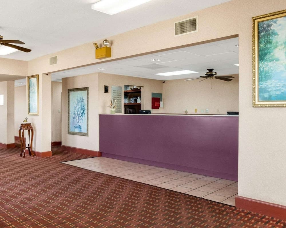 Econo Lodge Greenville interior in Greenville, MS — gallery photo 2