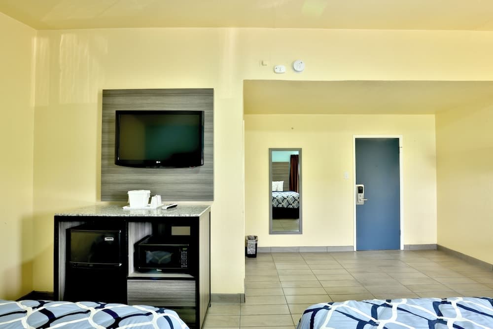 Americas Best Value Inn San Antonio Airport South interior in San Antonio, TX — gallery photo 2