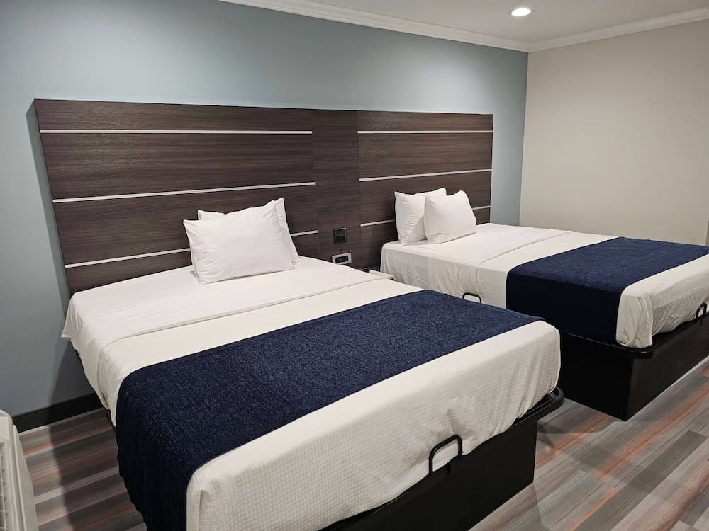 Travelodge by Wyndham Fullerton Near Anaheim gallery photo in Fullerton, CA — image 31