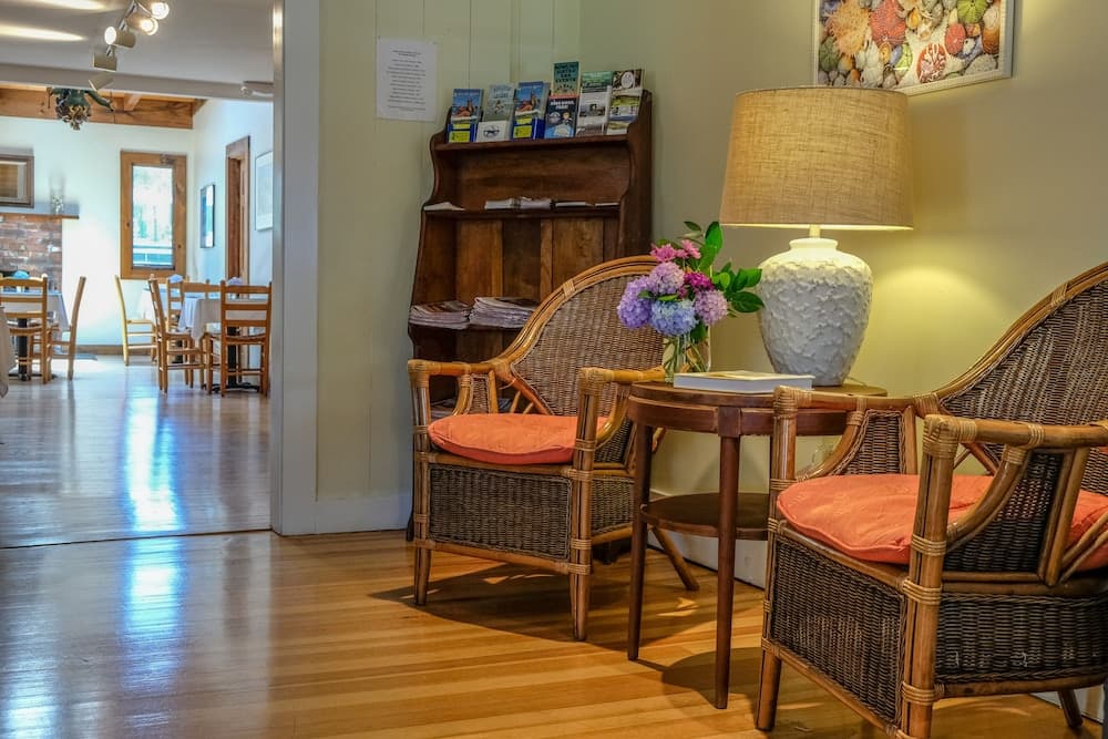 Pequot Hotel gallery photo in Oak Bluffs, MA — image 14