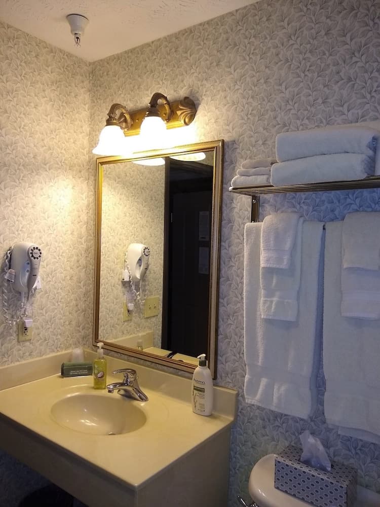 Hearthstone Inn & Suites gallery photo in Cedarville, OH — image 11