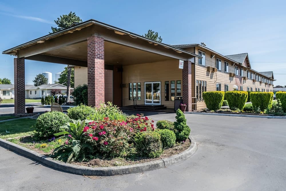 Quality Inn Othello featured exterior or lobby in Othello, WA — similar hotel