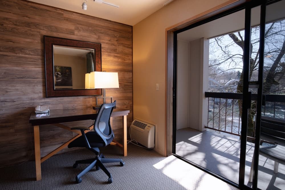 Riverside Inn gallery photo in Grants Pass, OR — image 8