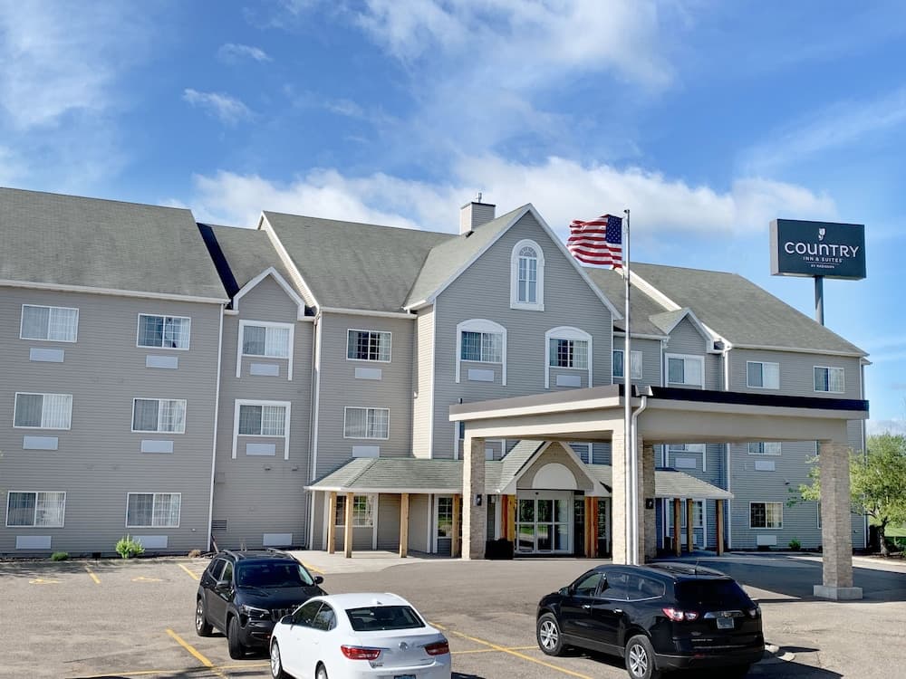 Country Inn & Suites by Radisson, Rochester, MN featured exterior or lobby in Rochester, MN — similar hotel