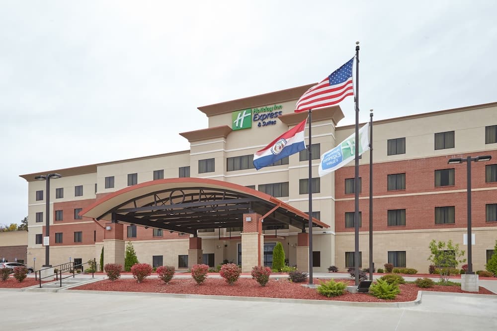 Holiday Inn Express Hotel & Suites Columbia Univ Area-Hwy 63 by IHG interior in Columbia, MO — gallery photo 2