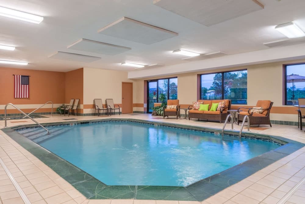 Ramada by Wyndham Catlettsburg Ashland gallery photo in Catlettsburg, KY — image 8
