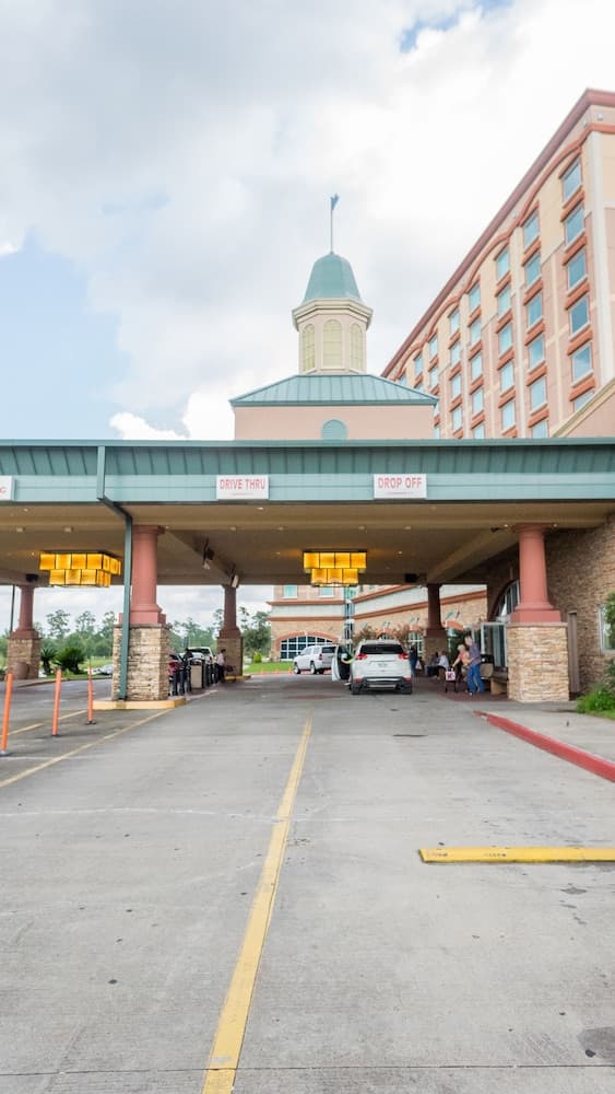 Delta Downs Racetrack Casino Hotel gallery photo in Vinton, LA — image 4