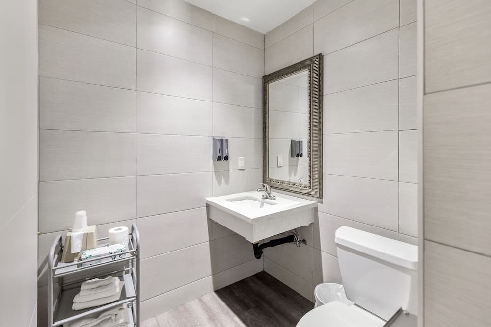 Le Blanc Inn & Suites gallery photo in El Monte, CA — image 4