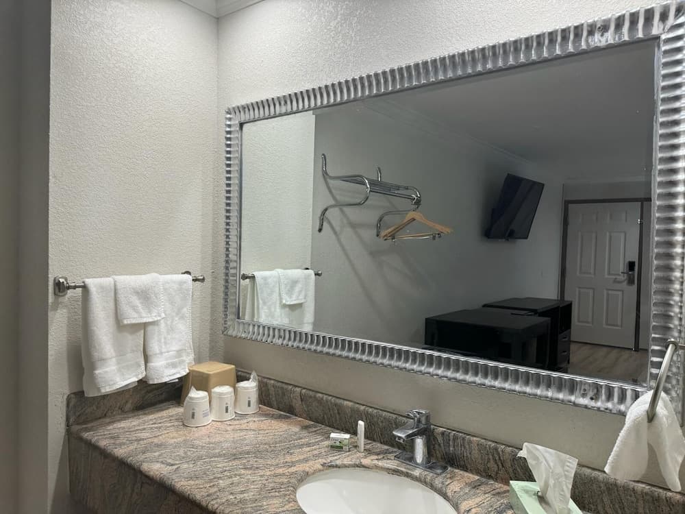 Baymont by Wyndham Bakersfield interior in Bakersfield, CA — gallery photo 2