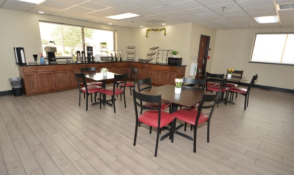 Golden Hotel and Conference Centre property views in Wichita, KS — gallery photo 3