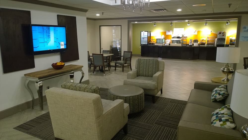 Holiday Inn Express Fayetteville- Univ of AR Area by IHG property views in Fayetteville, AR — gallery photo 3