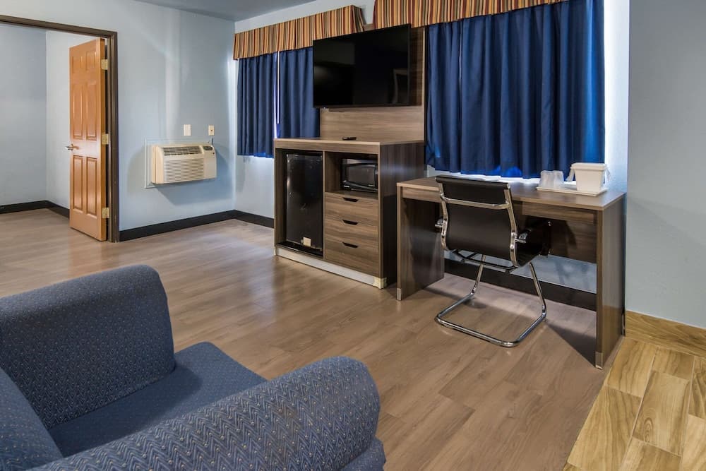 Rodeway Inn Carrollton I-35E gallery photo in Carrollton, TX — image 17