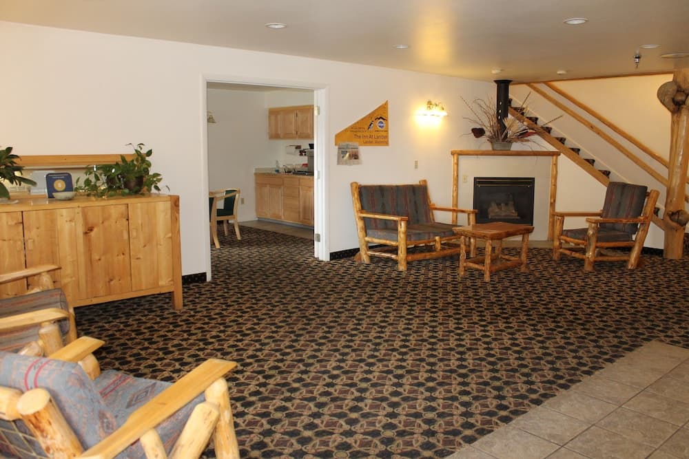 Inn at Lander, Travelodge by Wyndham interior in Lander, WY — gallery photo 2