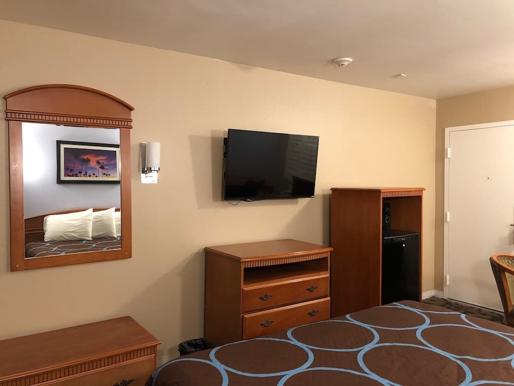 Orange Tustin Inn gallery photo in Orange, CA — image 11