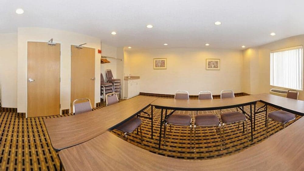 Quality Inn Lees Summit - Kansas City gallery photo in Lee's Summit, MO — image 11