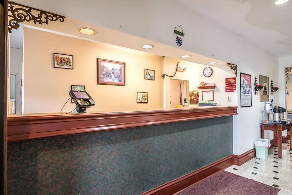 Days Inn by Wyndham Kentland interior in Kentland, IN — gallery photo 2