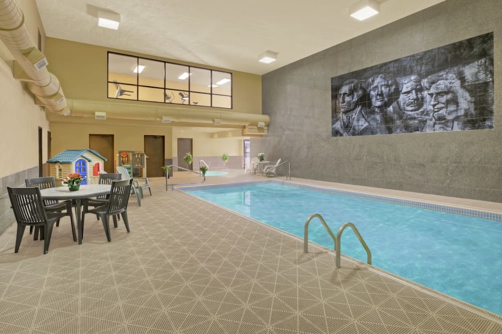 Rushmore Express Keystone interior in Keystone, SD — gallery photo 2