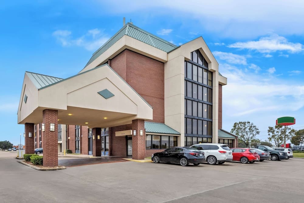Sonesta Essential Houston Hobby Airport featured exterior or lobby in Houston, TX — similar hotel