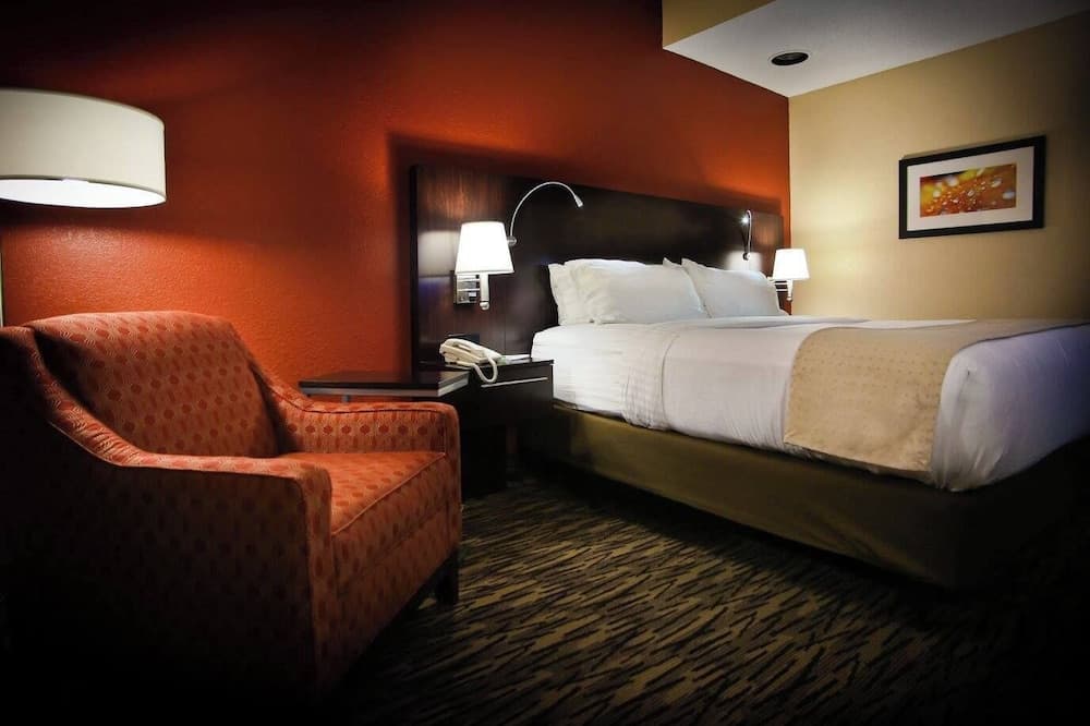 Pearl Street Hotel & Suites interior in La Crosse, WI — gallery photo 2