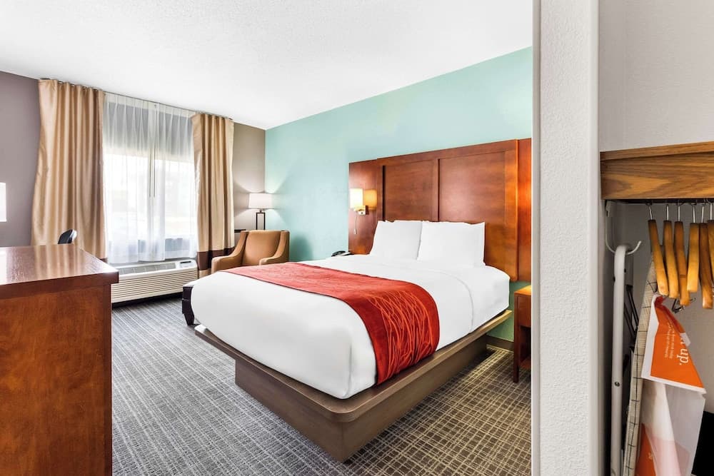 Comfort Inn Marion interior in Marion, OH — gallery photo 2