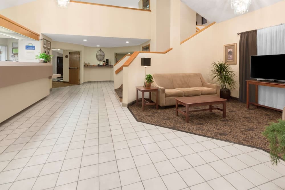 Days Inn by Wyndham Liberal KS interior in Liberal, KS — gallery photo 2