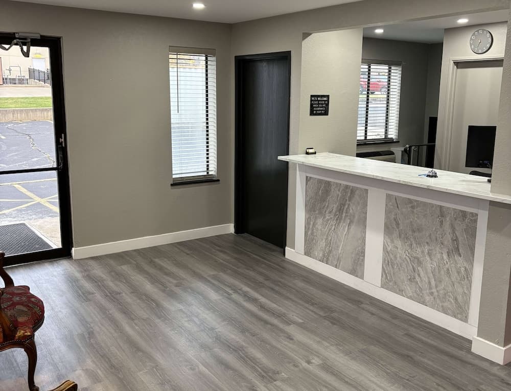 Super 8 Springfield North I-44 interior in Springfield, MO — gallery photo 2