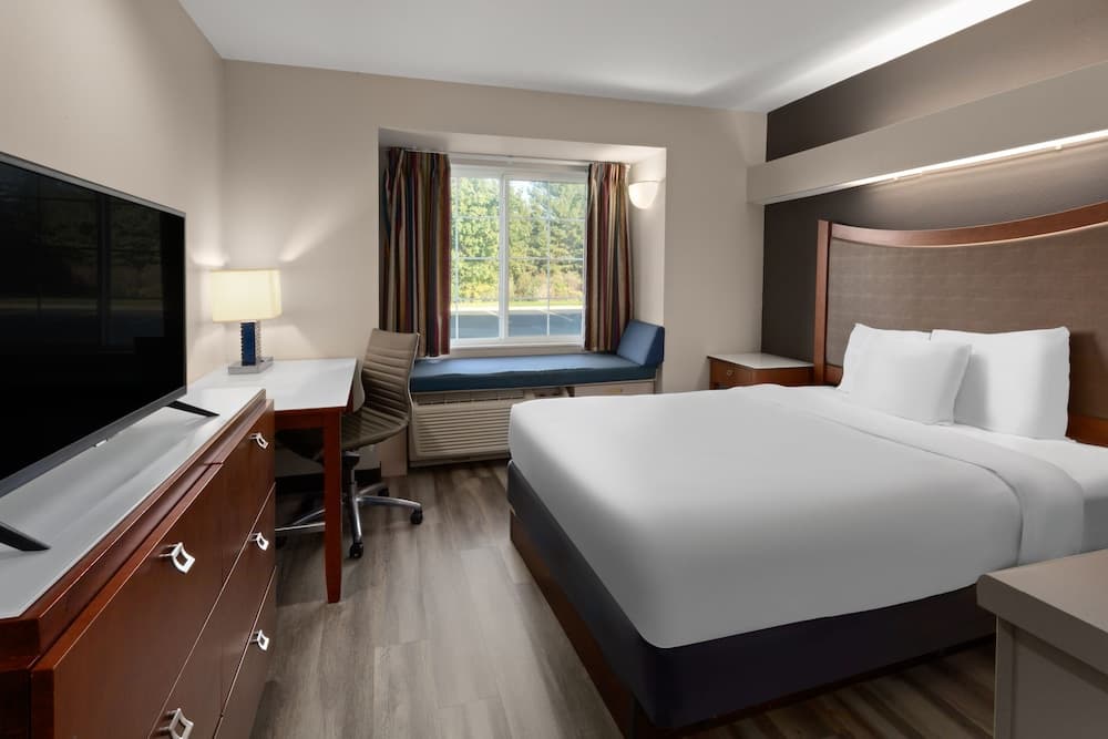 Americas Best Value Inn & Suites Racine gallery photo in Mount Pleasant, WI — image 31