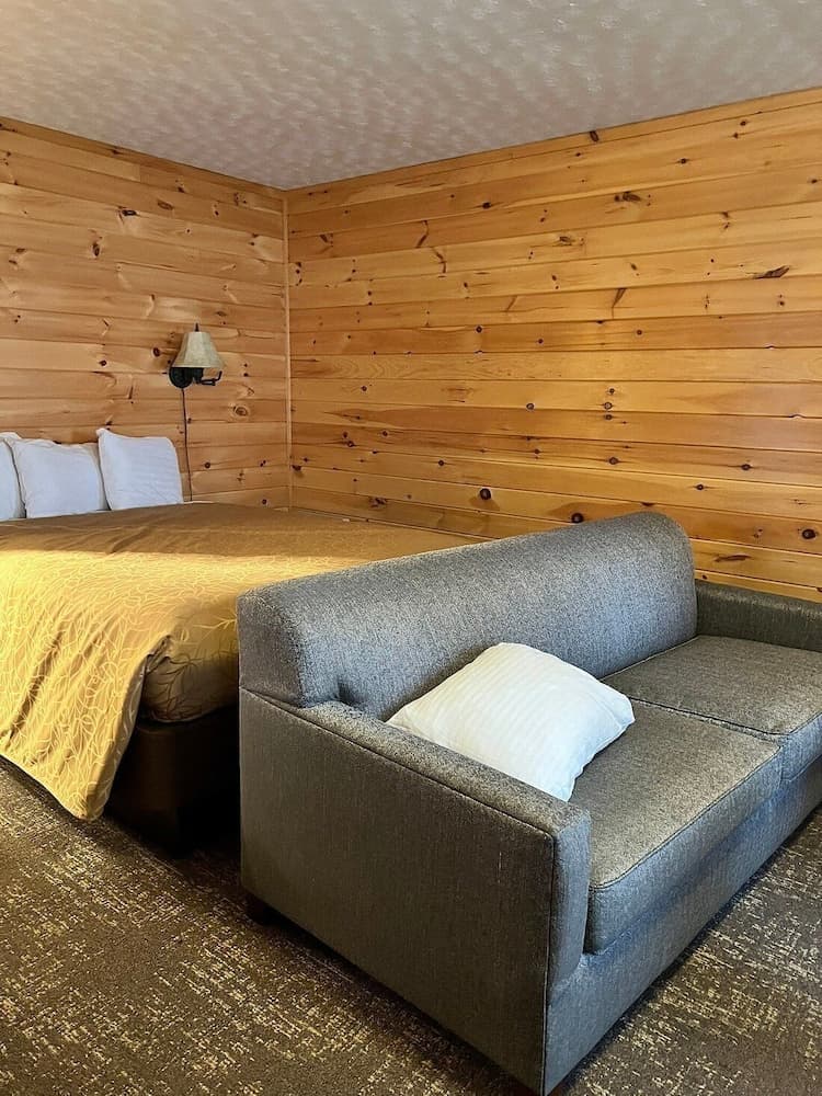 The Beach House interior in Mackinaw City, MI — gallery photo 2