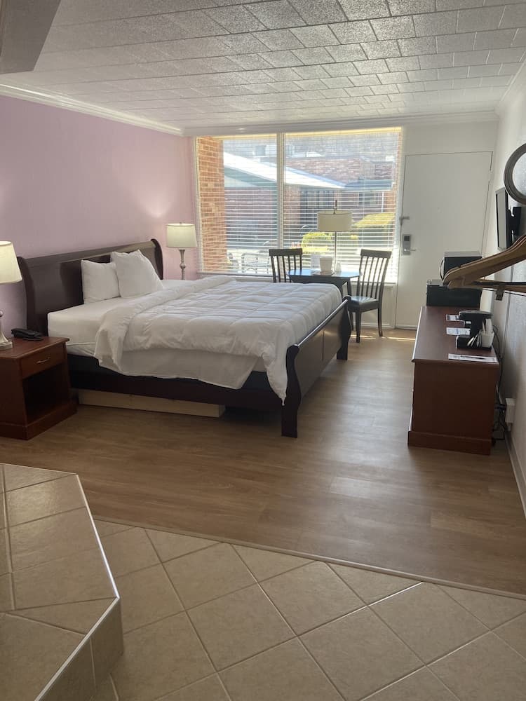 Ramada by Wyndham Butler/Tesla Biohealing Resort gallery photo in Butler, PA — image 15