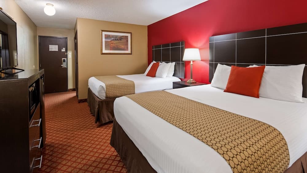 Broadway Inn & Suites OKC property views in Oklahoma City, OK — gallery photo 3