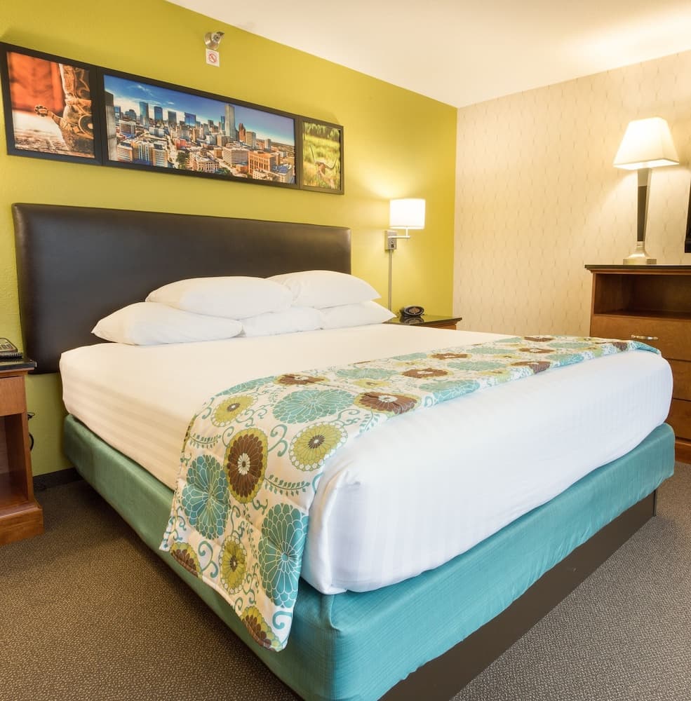 Heritage Inn & Suites The Woodlands, Trademark by Wyndham gallery photo in The Woodlands, TX — image 6