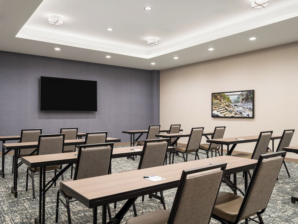 La Quinta Inn And Suites By Wyndham Lincoln property views in Lincoln, CA — gallery photo 3