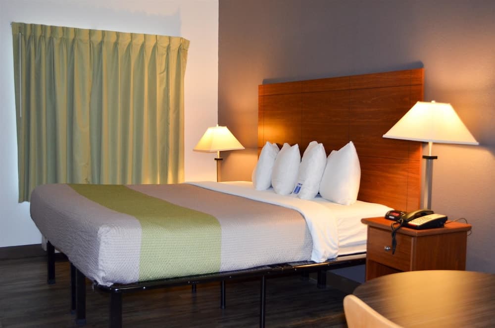 Studio Suites Extended Stay Chattanooga TN property views in Chattanooga, TN — gallery photo 3