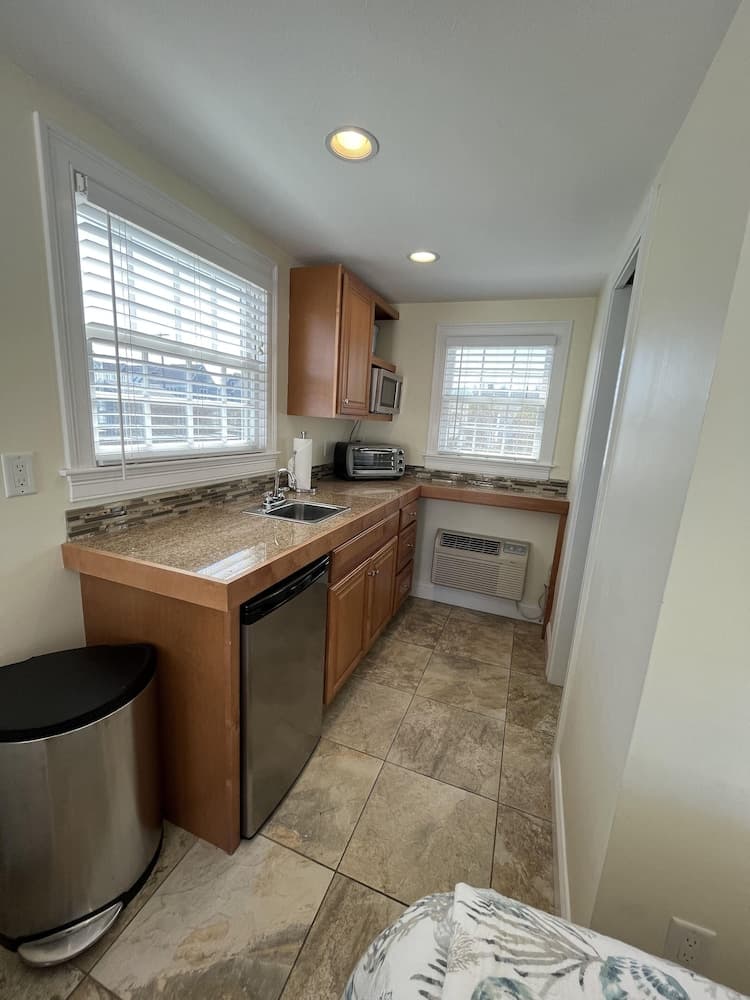 Beach Breeze Inn gallery photo in Falmouth, MA — image 74