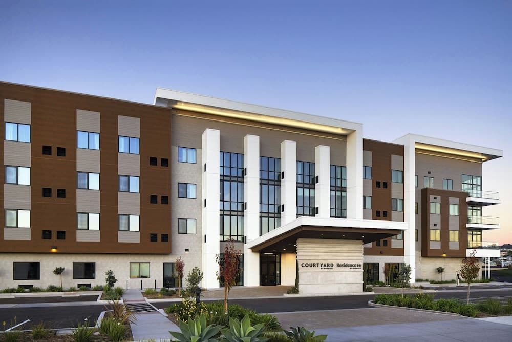 Courtyard By Marriot Sand City Monterey interior in Seaside, CA — gallery photo 2