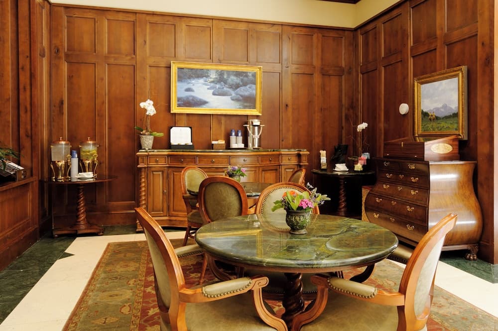 Ritz-Carlton Club, Aspen Highlands by Frias property views in Aspen, CO — gallery photo 3