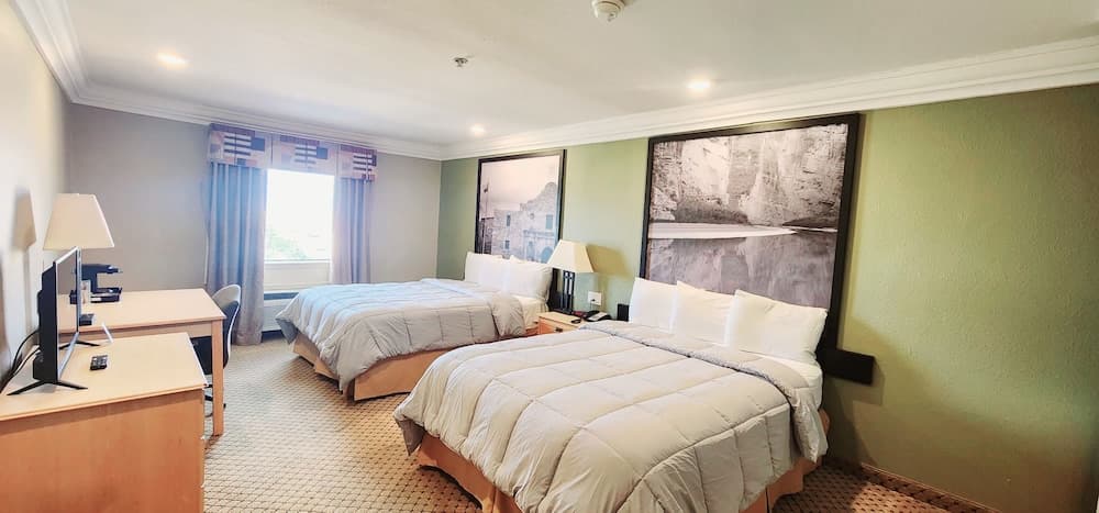 Super 8 by Wyndham Temple I-35 property views in Temple, TX — gallery photo 3